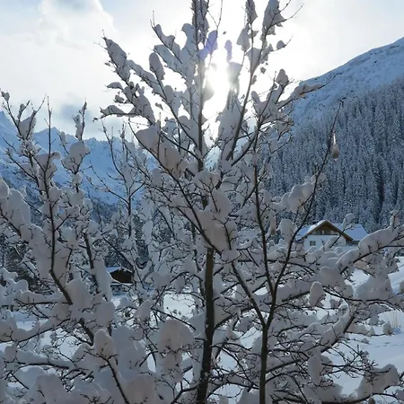 4two דירה גלטור